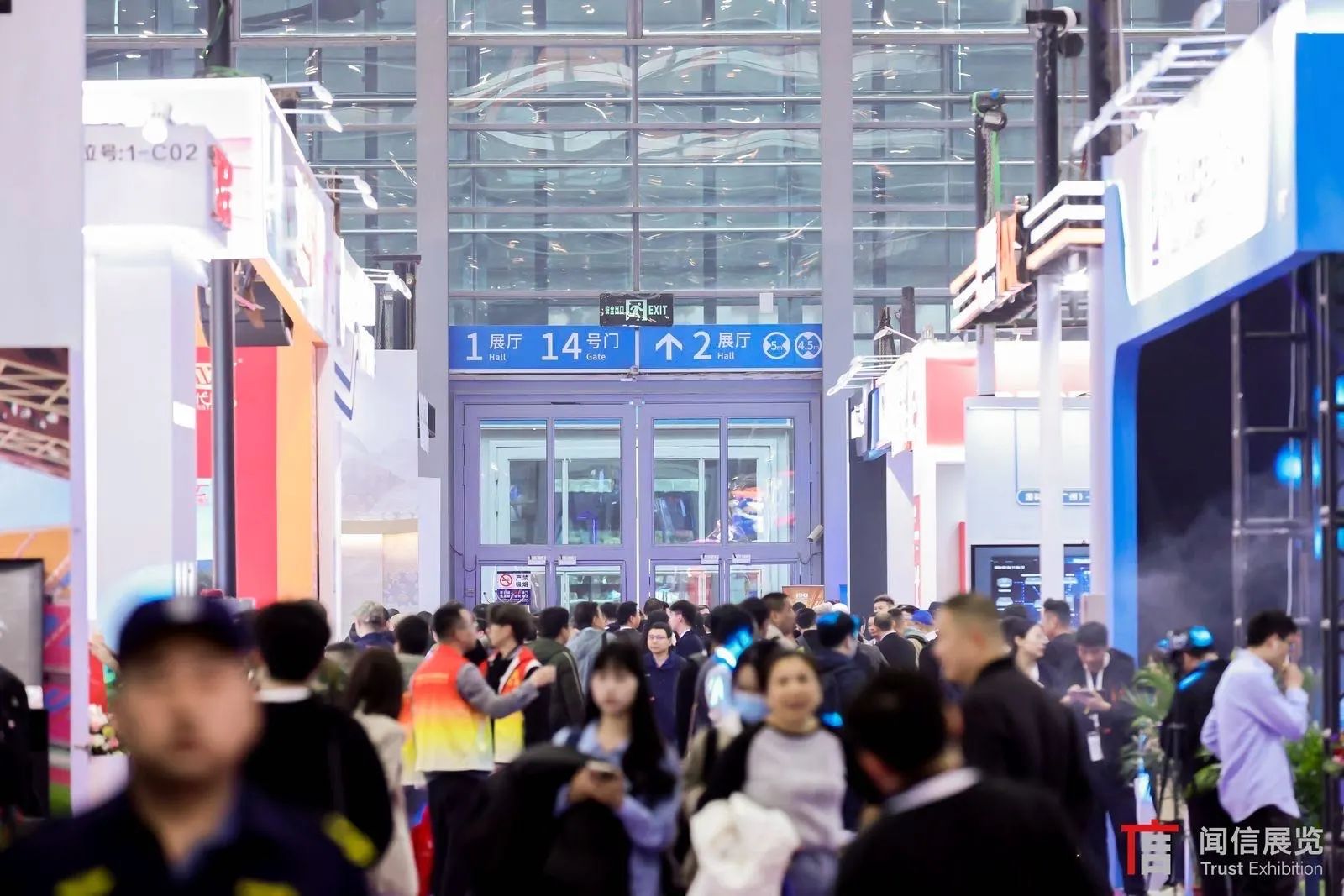 人氣狂飆！走進LED CHINA 2024展會，領略全產業鏈聲光視訊融合魅力